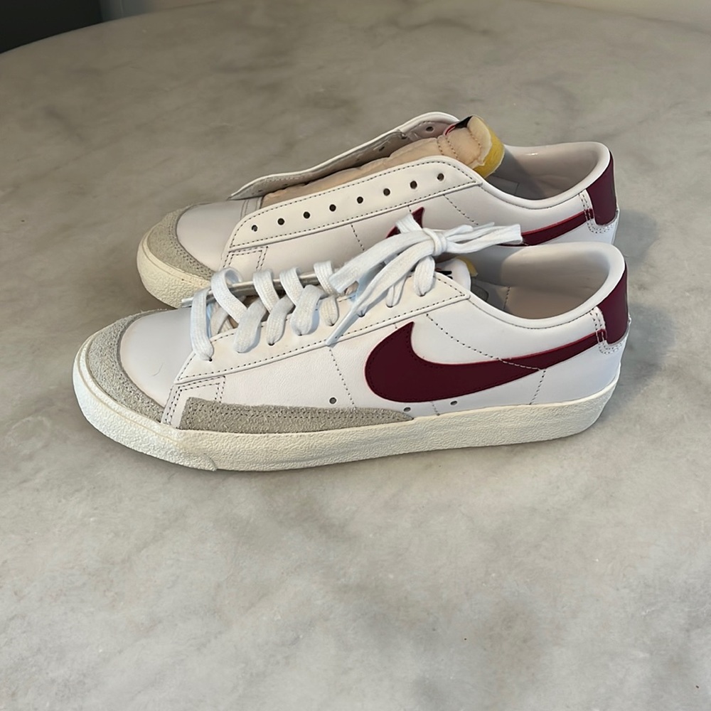 Nike Womens blazers white 9